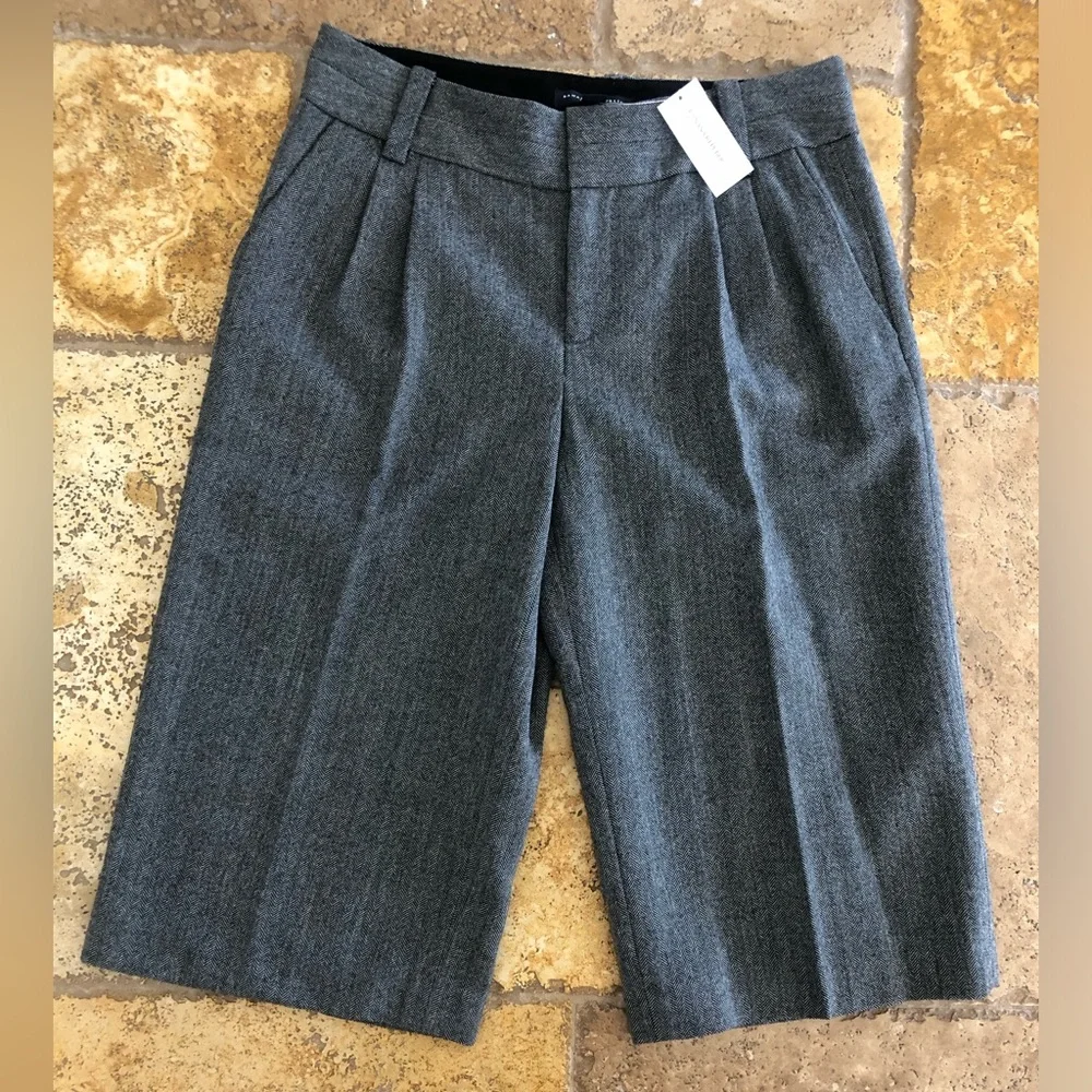 BANANA REPUBLIC - NWT WOOL BERMUDA SHORTS + MARTIN FIT/WOMENS SIZE 8